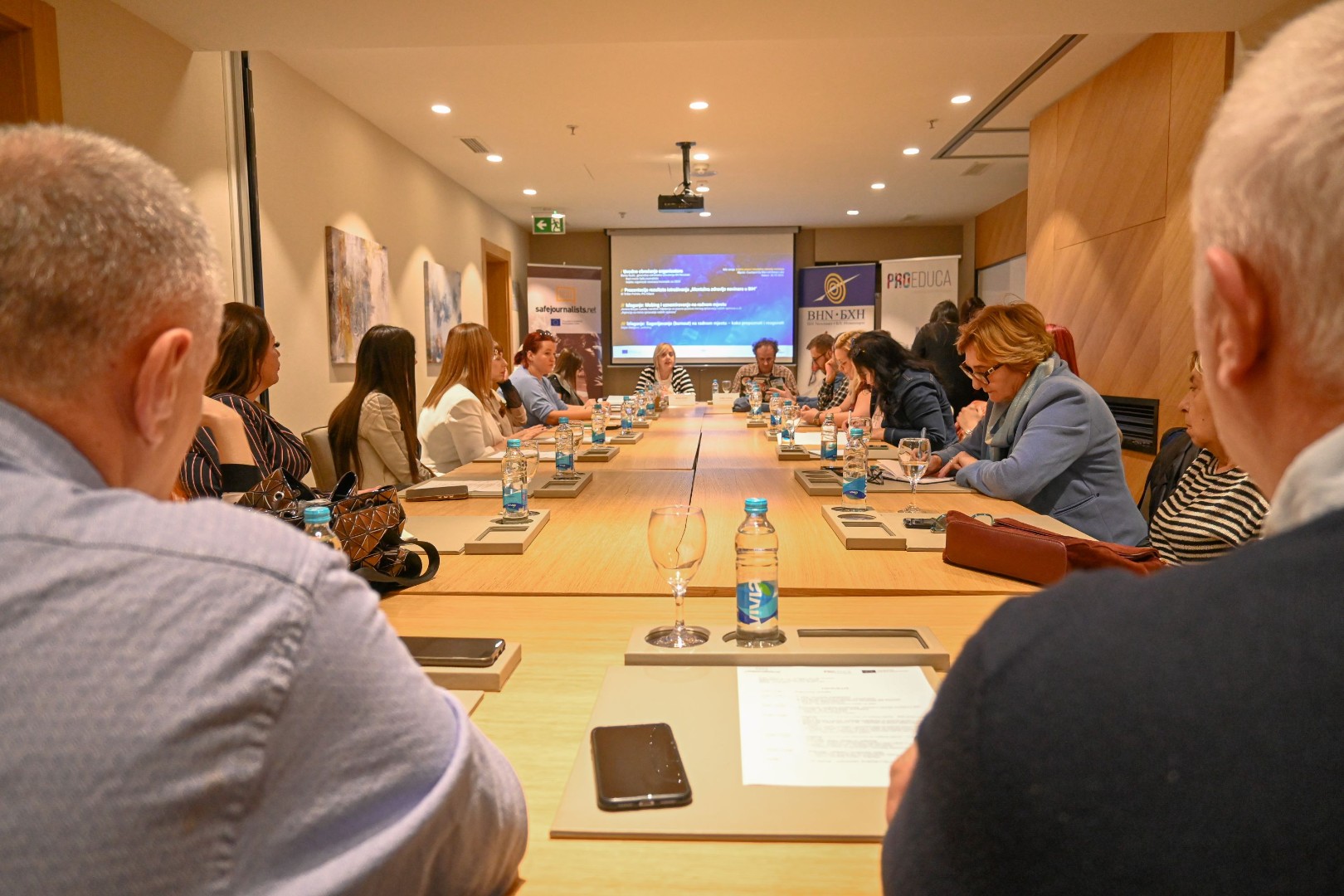 Novinari u BiH pod velikim pritiskom: Potrebna sistemska psihološka podrška