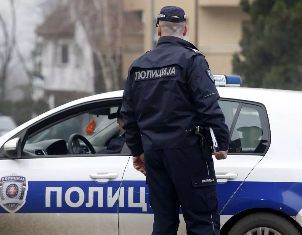 Nožem ranio vršnjaka u grudi zbog telefona: Tinejdžer uhapšen u Beogradu