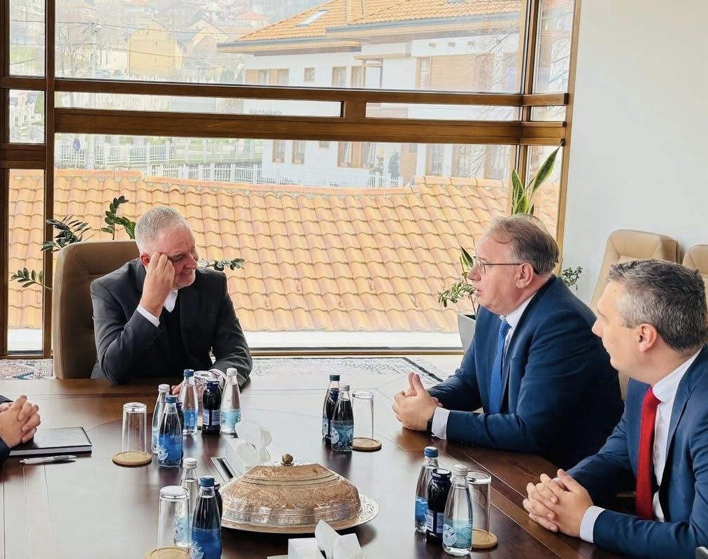 O čemu su razgovarali Nikšić i reis Kavazović?