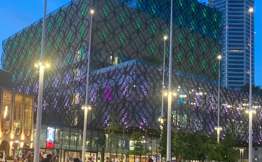 Obasjana zgrada u Birminghamu u znak sjećanja na genocid u Srebrenici