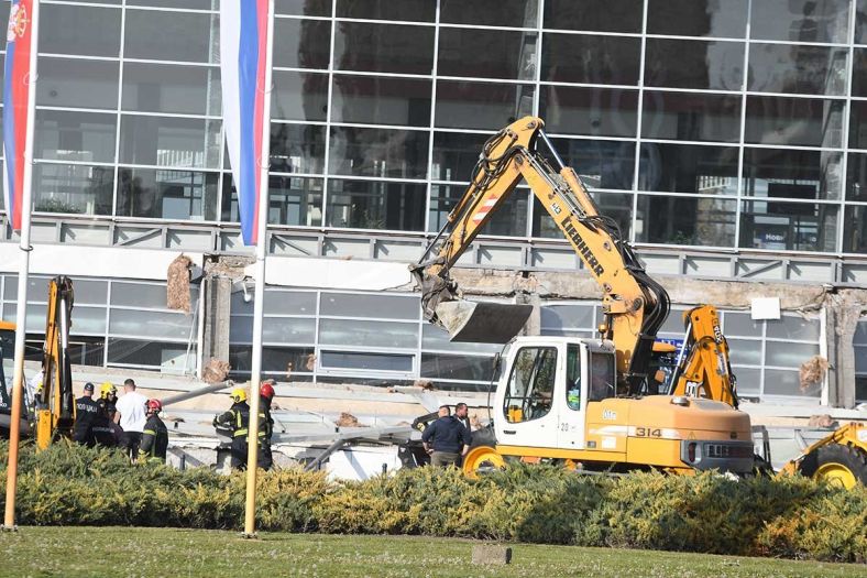 Objavljen jedan važan ugovor: Ko je postavljao staklo na nadstrešnicu?