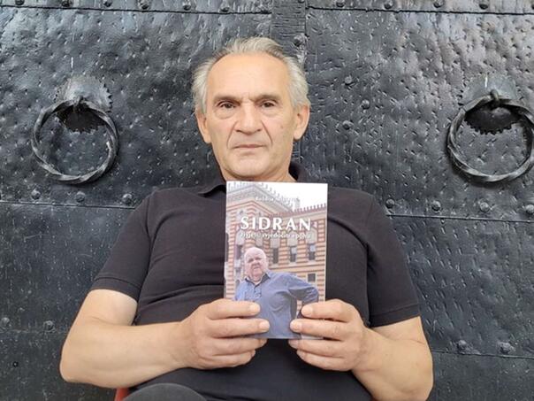 Objavljena knjiga Ruždije Adžovića o Abdulahu Sidranu