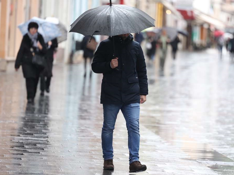 Oblačno vrijeme uz slabe padavine u većem dijelu zemlje