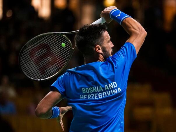 Od reketa do kopački: Damir Džumhur ulazi u svijet fudbala, uskoro debituje