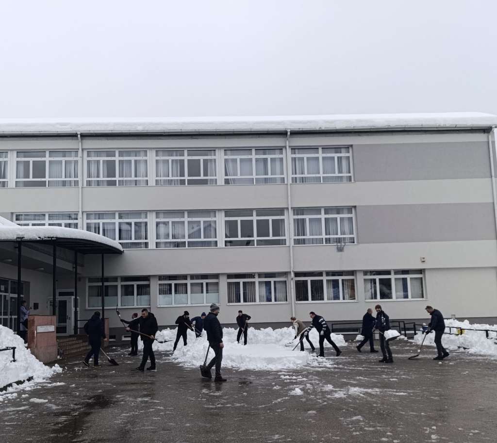 Odgojno-obrazovne ustanove u KS čiste i održavaju prostor tokom padavina