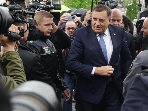 Odgovor Dodiku iz Potočara: Njegovo prisustvo u mezarju je uvreda za mrtve i neradnim i radnim danima