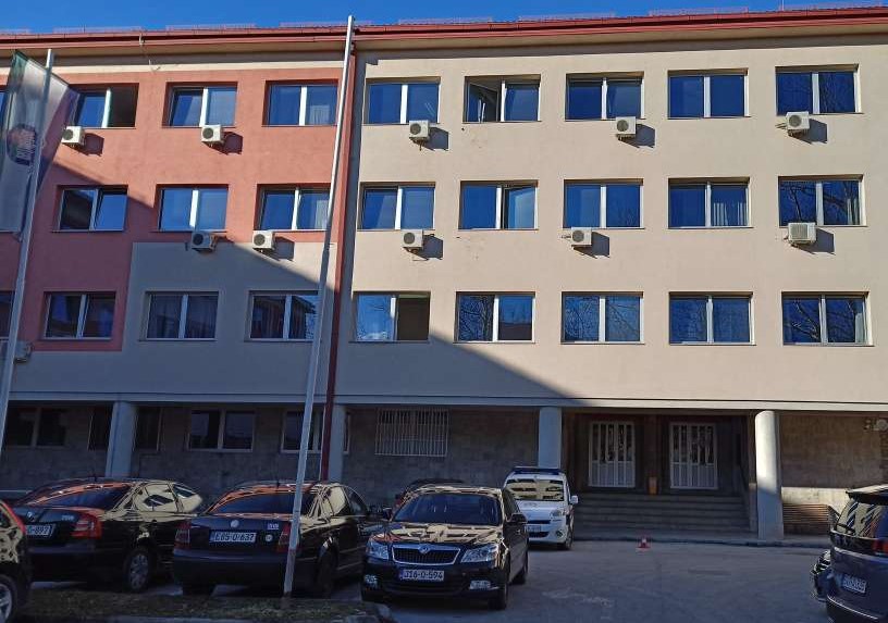 Određen pritvor osumnjičenom za paljevinu i oštećenje automobila u Bihaću