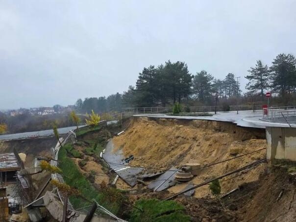Odron puta u Kragujevcu uznemirio građane