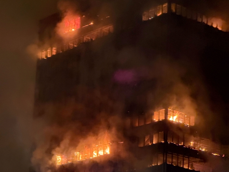 Ogroman požar zahvatio neboder "Vjesnika" u Zagrebu