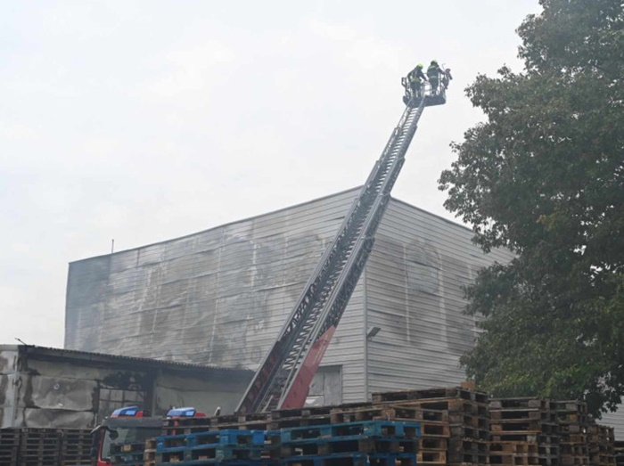 Ogromna šteta nakon požara u Banjaluci: Izgorjele tone robe