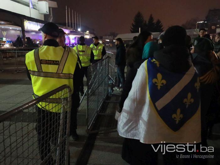 Ogromni redovi pred dvoranom: Srbiju će dočekati puna Skenderija!