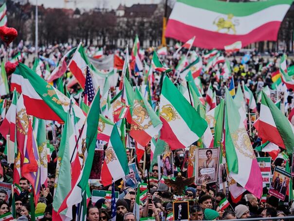 Oko 200.000 ljudi na masovnom protestu u Minhenu protiv iranske vlasti