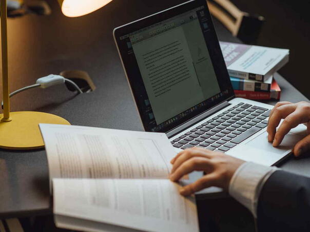 Oko 25 posto mladih Evropljana radi i studira istovremeno