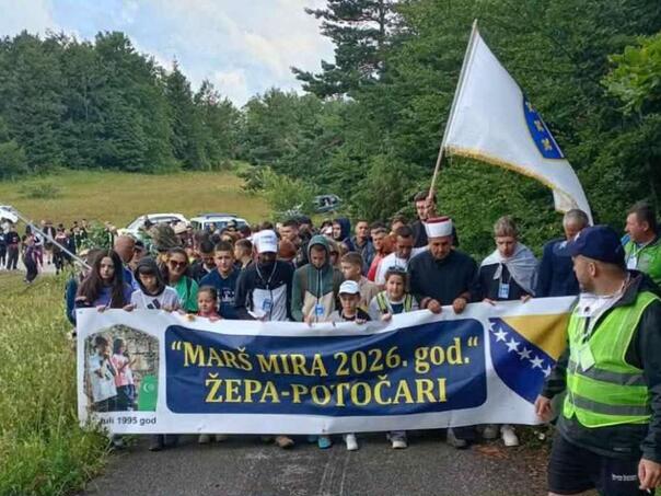 Oko 250 učesnika Marša mira krenulo iz Žepe ka Potočarima