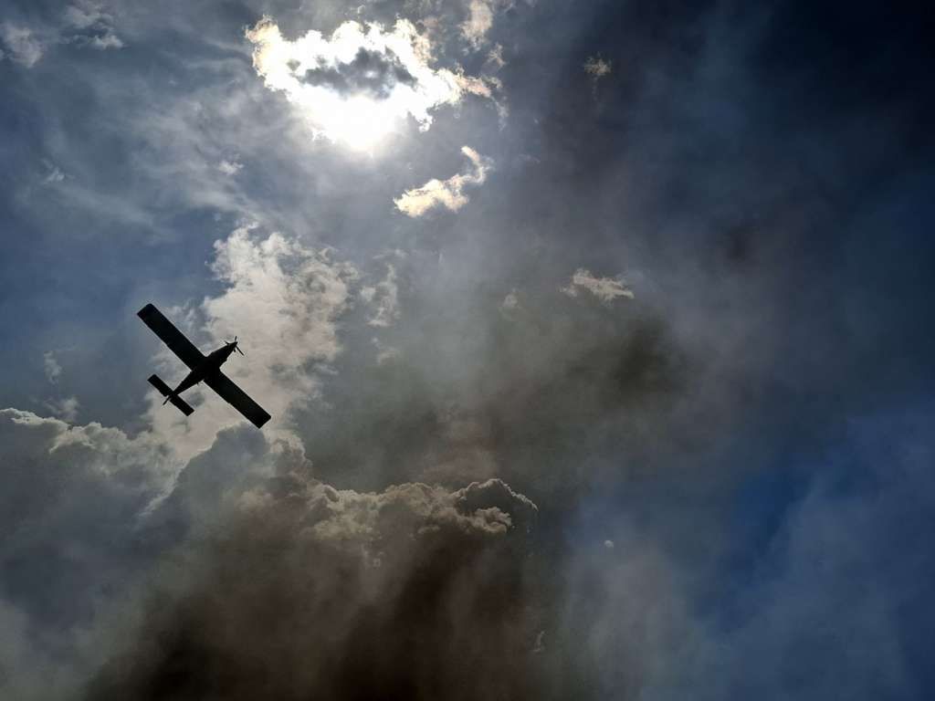 Oko Konjica i dalje gori, angažirani brojni vatrogasci i helikopteri
