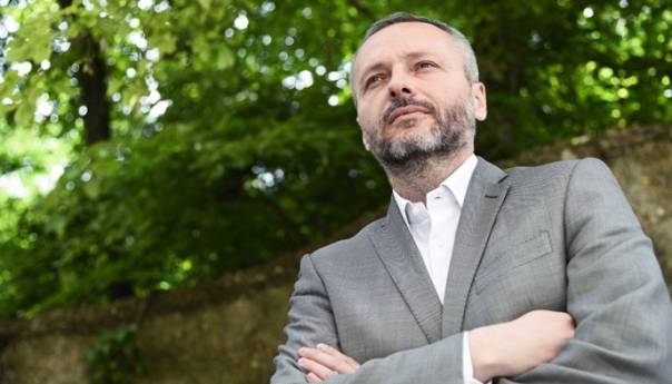 Olenik: Vučić je radikal koji Srbiju vidi u granicama Karlobag, Karlovac...