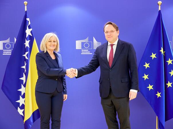 Oliver Varhelyi: BiH posvećena reformama