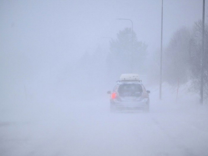 Oluja Johannes odnijela tri života: Avion izletio s piste, saobraćaj u kolapsu