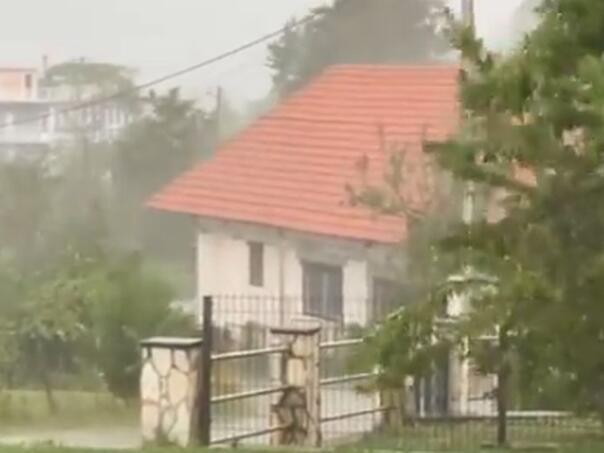 Oluja u Tuzli: Nakon vrelog dana, jak vjetar i kiša