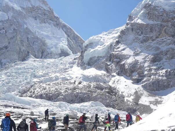 Opasna misija na Everestu: Otvorena ruta kroz ledeni pakao uprkos prijetnji
