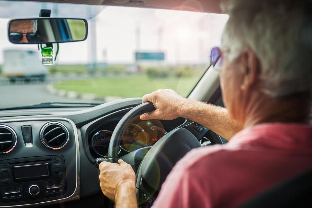 Opasna zamka za starije vozače: Evo zašto prelazak na automatik može biti rizičan