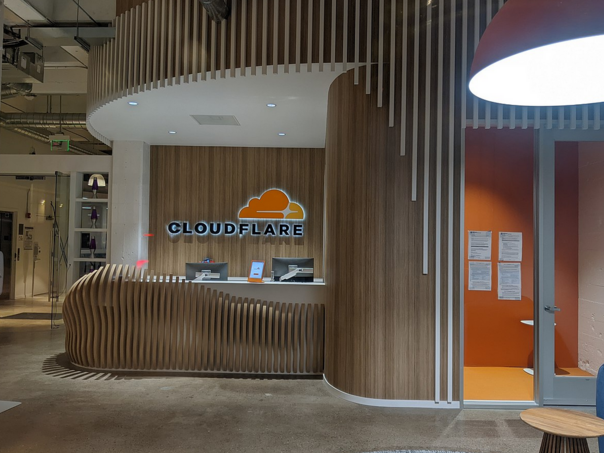 Opet globalni problemi s internetom zbog kvara na Cloudflareu