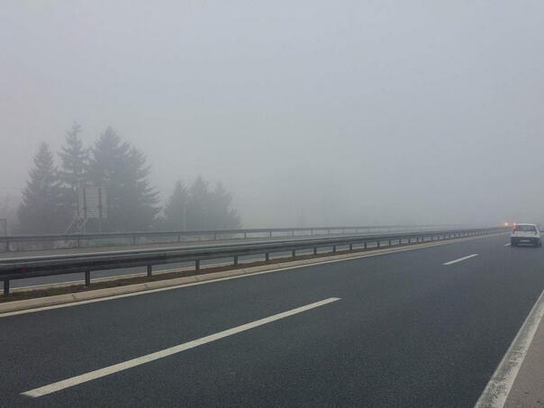 Oprez zbog magle na putevima u kotlinama i uz riječne tokove