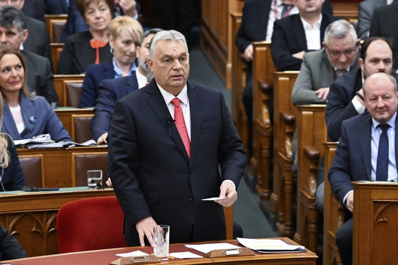 Orban: "Mađarskoj žele nametnuti proukrajinsku vladu"