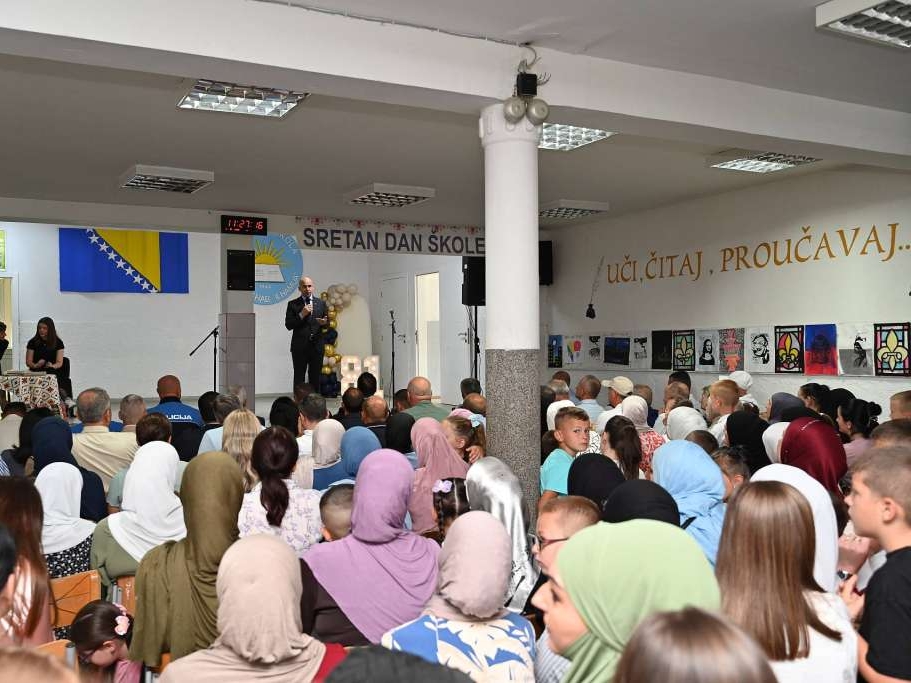 OŠ "Abdulvehab Ilhamija" Željezno Polje obilježila 81 godinu rada