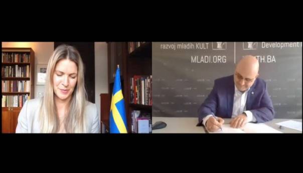 Osigurana oprema za praćenje online nastave za još 180 učenika iz BiH