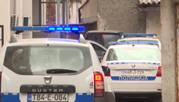 Osnovac pretučen kod škole, opkolila ga grupa đaka