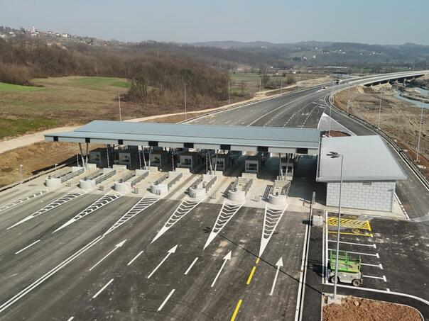 Ostrvo koje zovu autoput: Otvorena dionica kod Tešnja