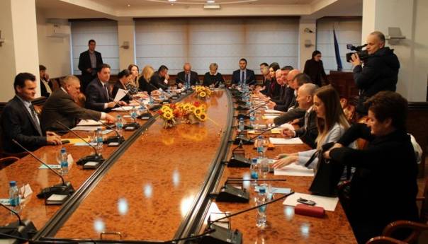 Osude kažnjavanja građana zbog isticanja zastave BiH