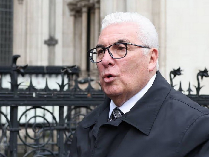 Otac Amy Winehouse izgubio tužbu zbog prodaje njenih ličnih stvari