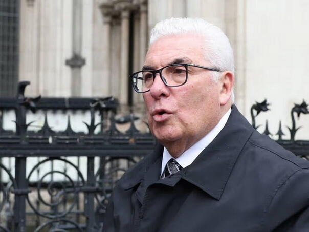 Otac Amy Winehouse izgubio tužbu zbog prodaje njenih ličnih stvari