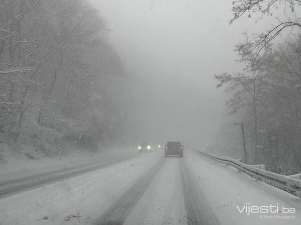 Otežan saobraćaj širom BiH zbog snijega i neadekvatne zimske opreme