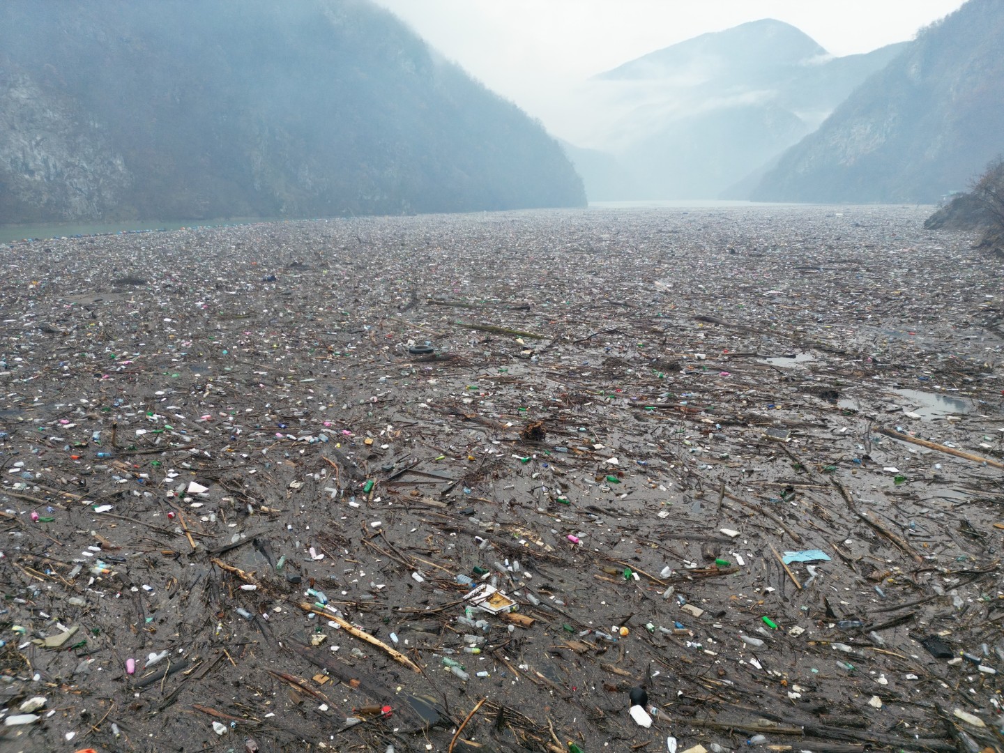 Otpad iz tri države ponovo zatrpao Drinu