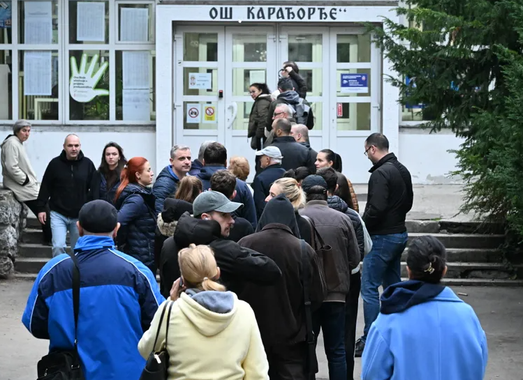 Otvorena birališta u Srbiji: Više od 6,4 miliona građana bira 250 zastupnika