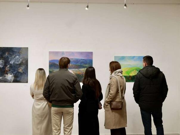 Otvorena humanitarna izložba radova Likovne kolonije "Admir Lješčanin – Duga"