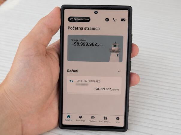 Otvorio mobilnu aplikaciju i ostao u šoku: Dočekao ga minus od 99 miliona KM