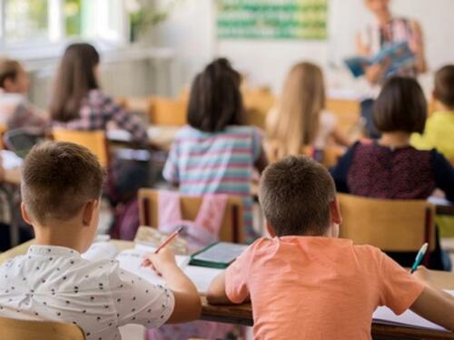 Ova zemlja vraća papir u škole: Kraj ere ekrana u učionicama