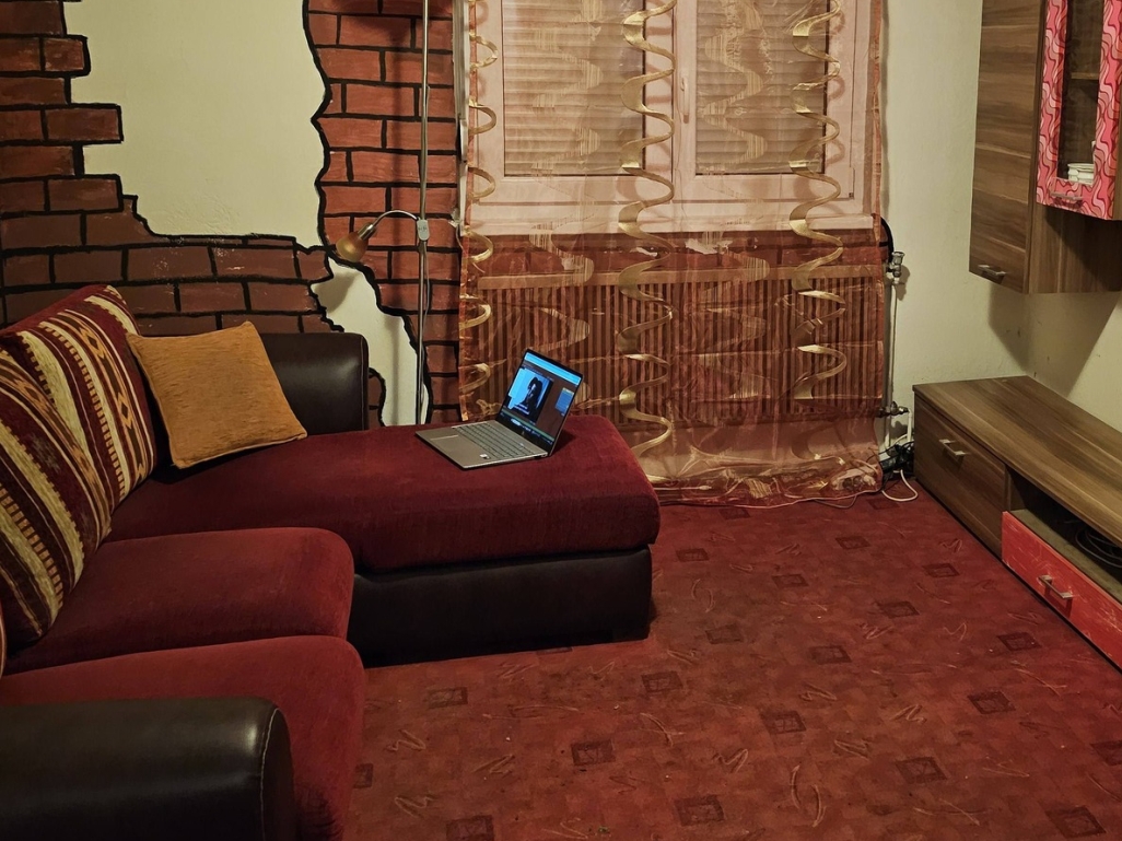 Ovaj oglas za stan je postao hit: Svi pričaju o dnevnoj sobi i televizoru