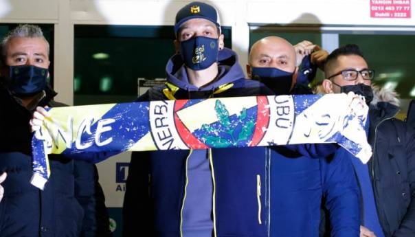 Ozil zvanično u Fenerbahčeu