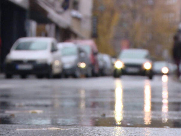 Padavine otežavaju saobraćaj, preporuka za oprezniju vožnju
