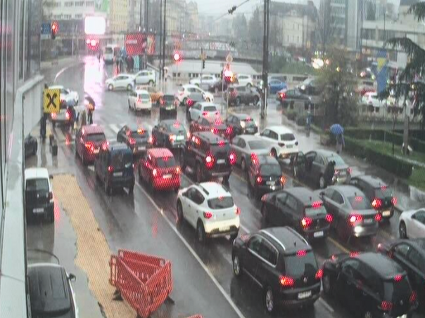 Padavine u BiH izazvale saobraćajni haos, kolaps na Skenderiji