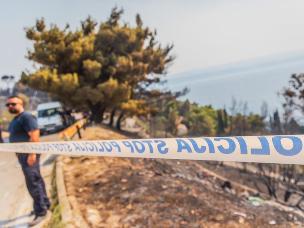 Pakao kod Omiša: Jedna osoba poginula, požar i dalje aktivan