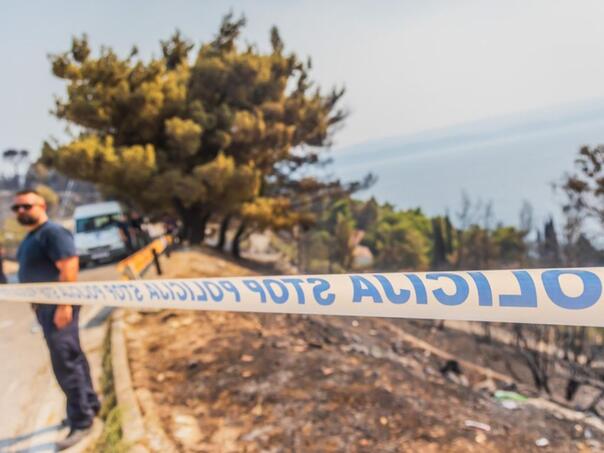 Pakao kod Omiša: Jedna osoba poginula, požar i dalje aktivan