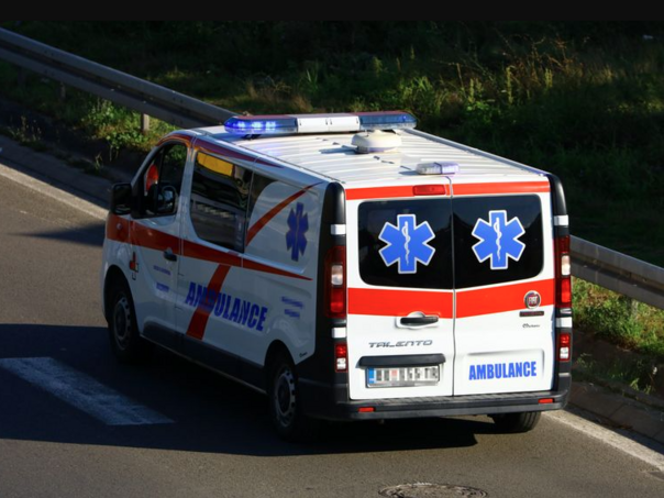 Pao dio konstrukcije sa tržnog centra u Novom Sadu, povrijeđena žena