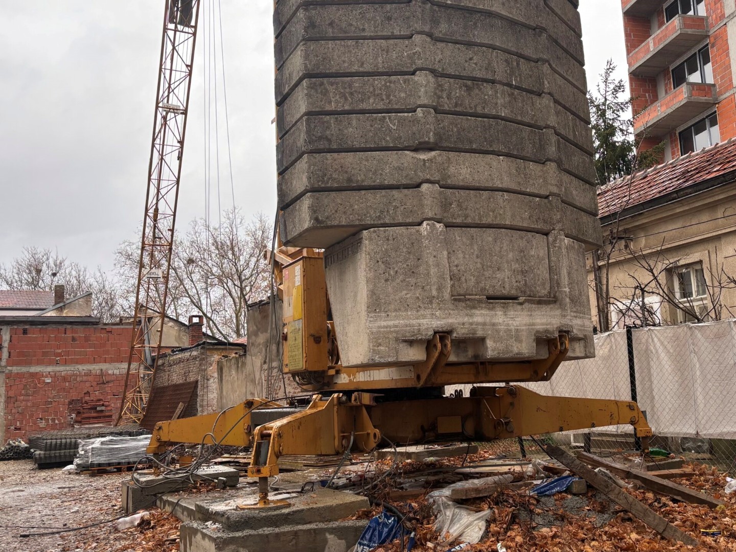 Pao kran na kuću u Nišu, nema povrijeđenih