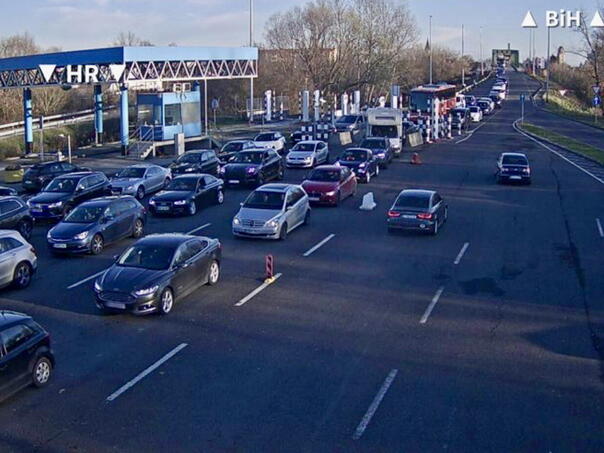 Proradio sistem na graničnim prelazima u BiH, ali se formirale kolone